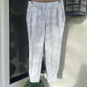 Lululemon Warm Down 7/8 Length Joggers Size 8 Thread Dye Rover White & Black